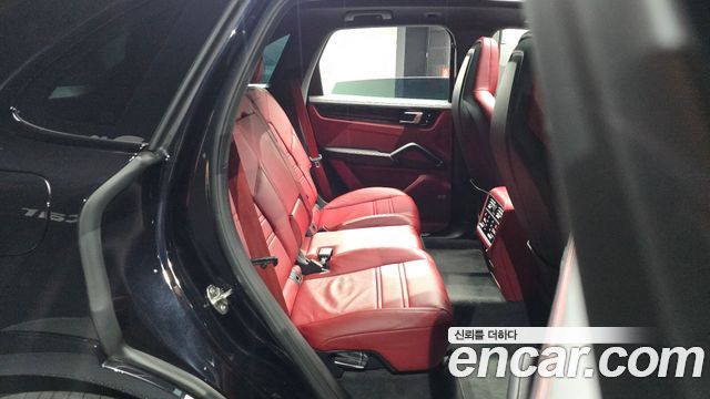 Porsche Cayenne 2020 — photo 17