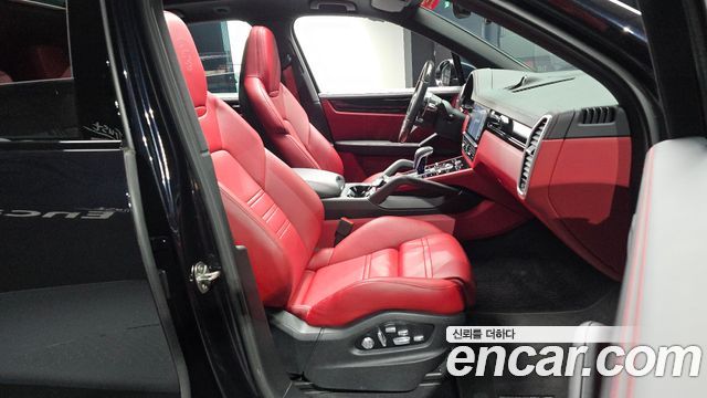Porsche Cayenne 2020 — photo 18