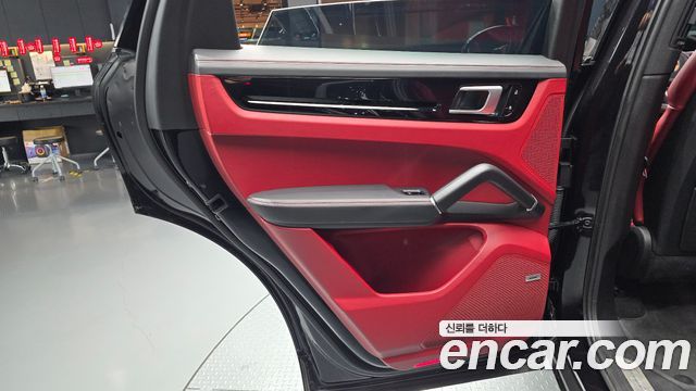 Porsche Cayenne 2020 — photo 15