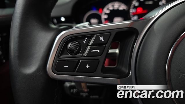 Porsche Cayenne 2020 — photo 29