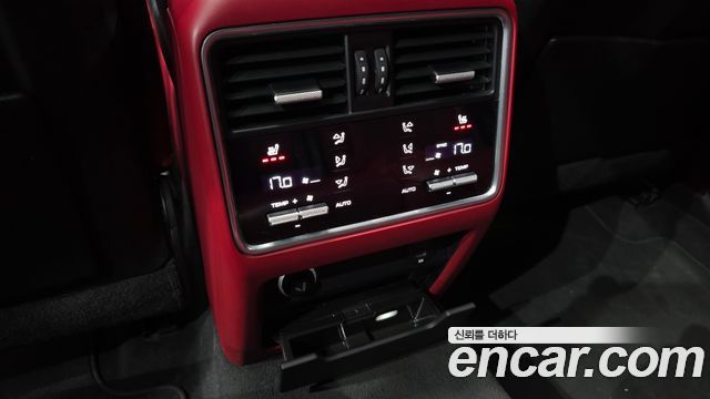 Porsche Cayenne 2020 — photo 31