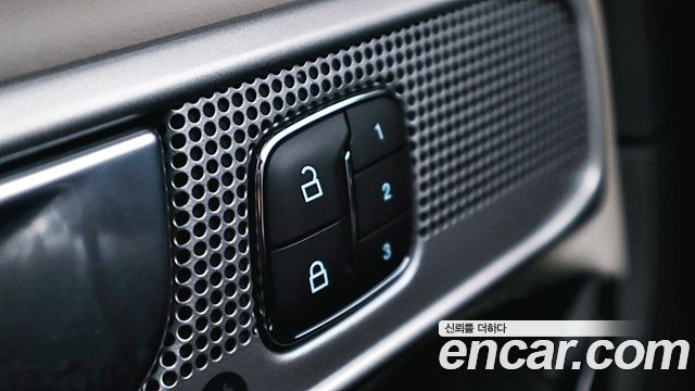 Ford Explorer 2021 — photo 15