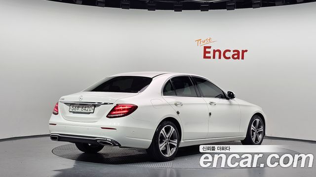 Mercedes-Benz E-Class 2019 — photo 2
