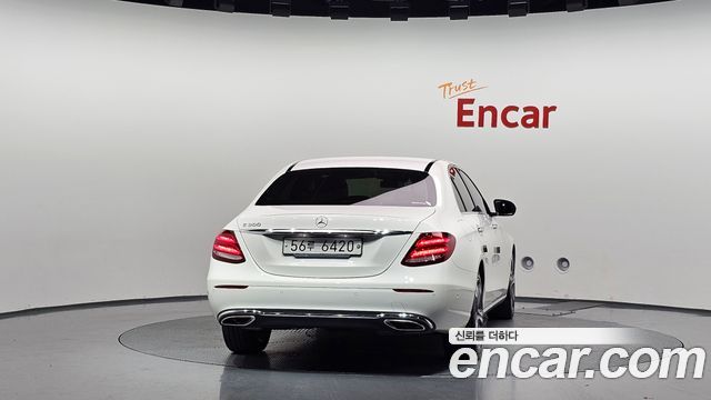Mercedes-Benz E-Class 2019 — photo 4