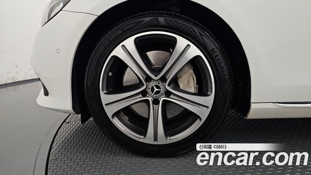 Mercedes-Benz E-Class 2019 — photo 5