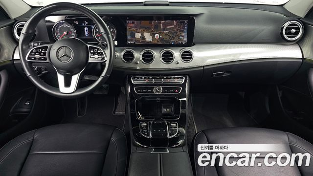 Mercedes-Benz E-Class 2019 — photo 10