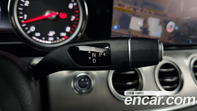 Mercedes-Benz E-Class 2019 — photo 12