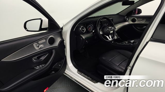 Mercedes-Benz E-Class 2019 — photo 13
