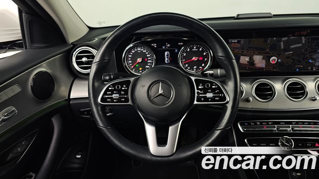 Mercedes-Benz E-Class 2019 — photo 19
