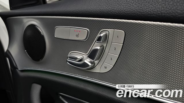 Mercedes-Benz E-Class 2019 — photo 24
