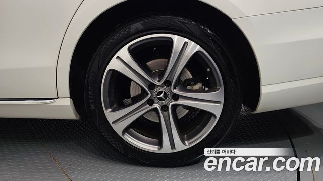 Mercedes-Benz E-Class 2019 — photo 7