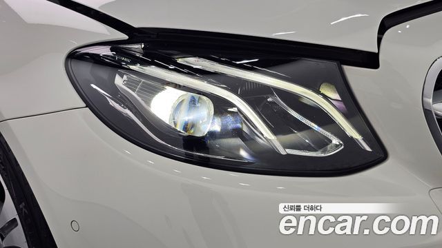 Mercedes-Benz E-Class 2019 — photo 8