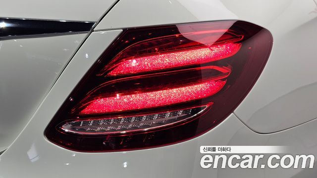 Mercedes-Benz E-Class 2019 — photo 9