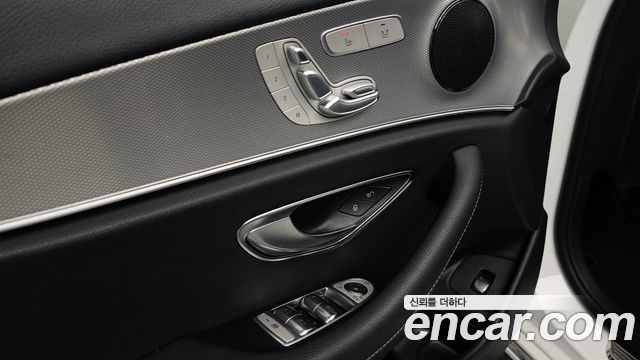 Mercedes-Benz E-Class 2019 — photo 28