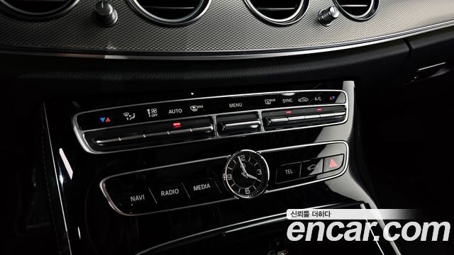 Mercedes-Benz E-Class 2019 — photo 33