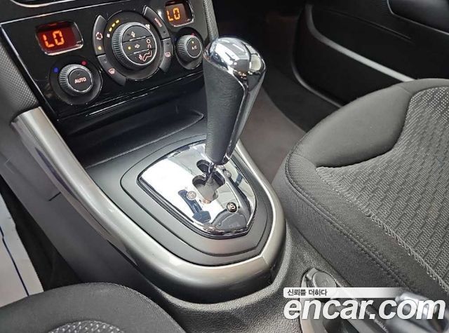 Peugeot 308 2013 — photo 8