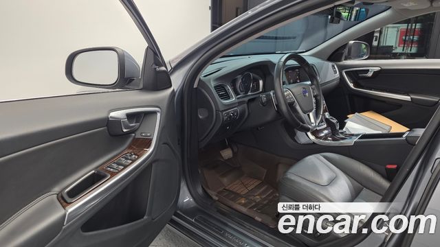 Volvo S60 2018 — photo 10