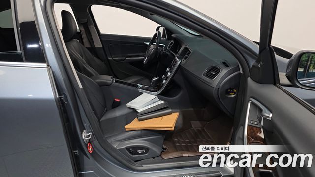 Volvo S60 2018 — photo 11