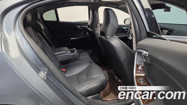Volvo S60 2018 — photo 12