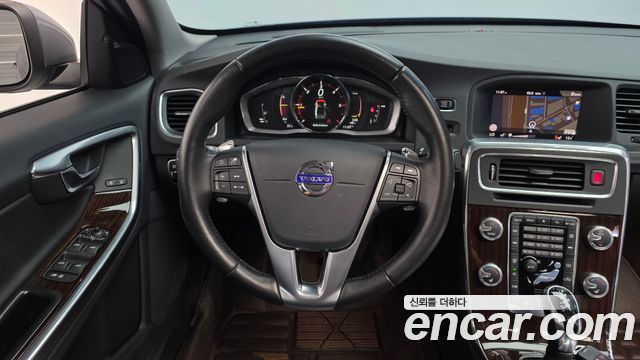 Volvo S60 2018 — photo 13