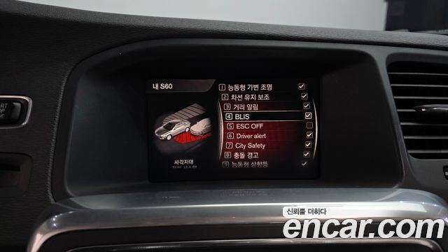 Volvo S60 2018 — photo 17