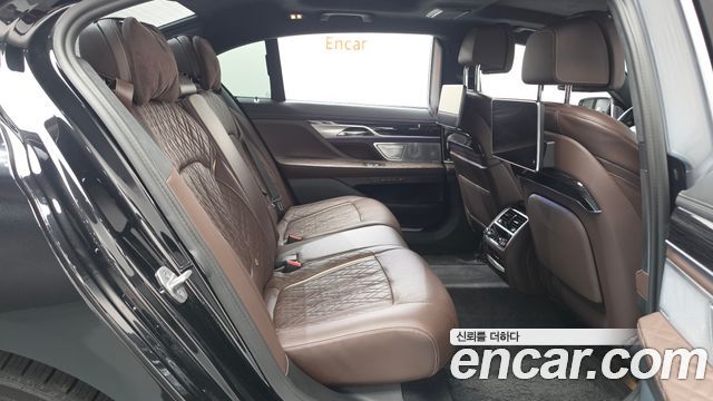 BMW 7-Series 2022 — photo 17