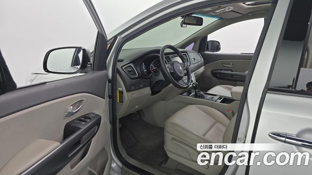 Kia Canival 2015 — photo 10