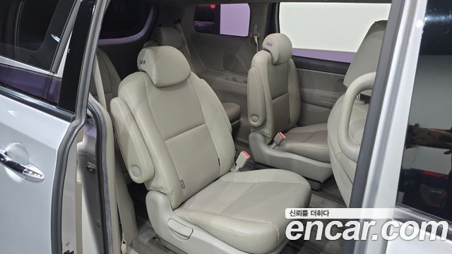 Kia Canival 2015 — photo 11