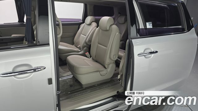 Kia Canival 2015 — photo 12