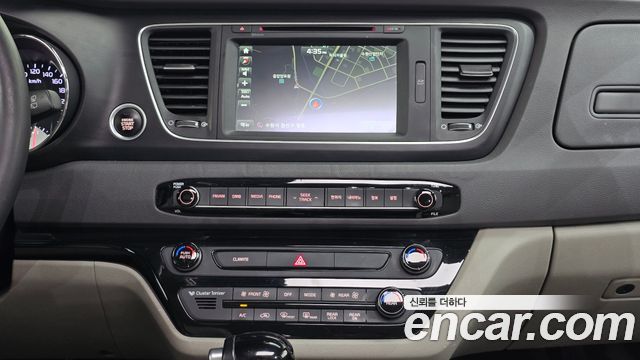 Kia Canival 2015 — photo 14