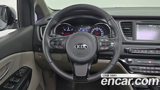 Kia Canival 2015 — photo 15