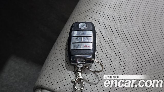 Kia Canival 2015 — photo 17