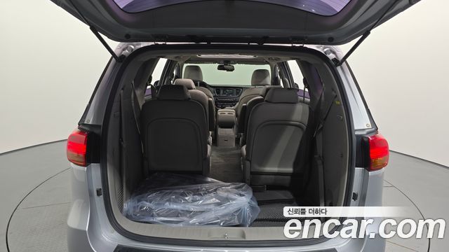 Kia Canival 2015 — photo 19