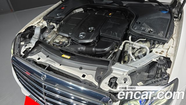 Mercedes-Benz E-Class 2019 — photo 6