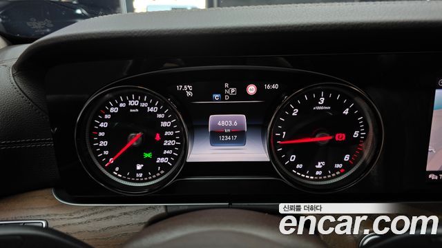 Mercedes-Benz E-Class 2019 — photo 11