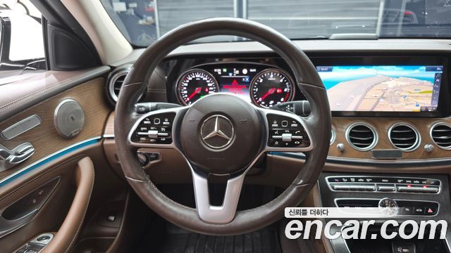 Mercedes-Benz E-Class 2019 — photo 19
