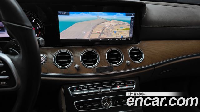Mercedes-Benz E-Class 2019 — photo 20