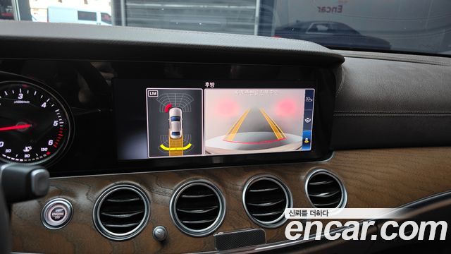 Mercedes-Benz E-Class 2019 — photo 21