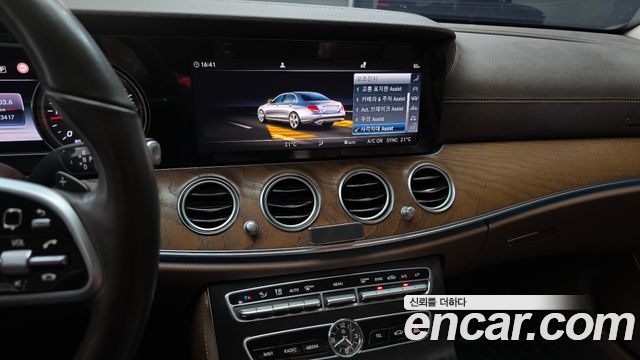 Mercedes-Benz E-Class 2019 — photo 22