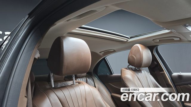 Mercedes-Benz E-Class 2019 — photo 23