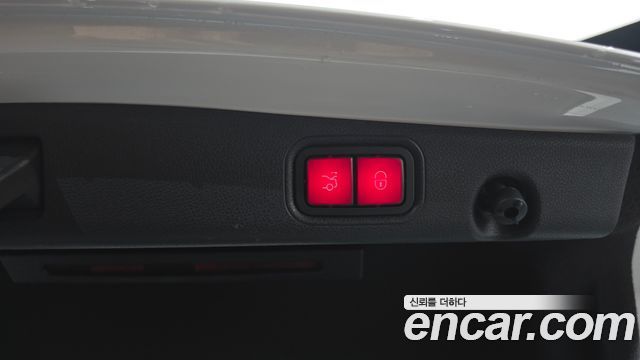 Mercedes-Benz E-Class 2019 — photo 24
