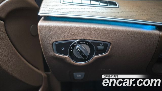 Mercedes-Benz E-Class 2019 — photo 27