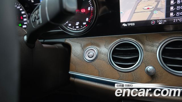 Mercedes-Benz E-Class 2019 — photo 28