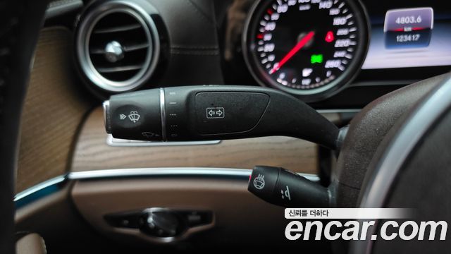 Mercedes-Benz E-Class 2019 — photo 29