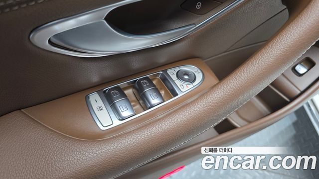 Mercedes-Benz E-Class 2019 — photo 30