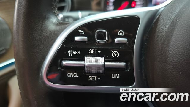 Mercedes-Benz E-Class 2019 — photo 32