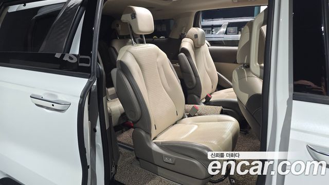 Kia Canival 2023 — photo 11