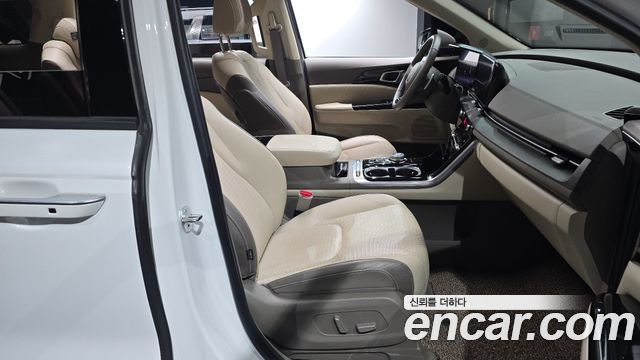 Kia Canival 2023 — photo 12