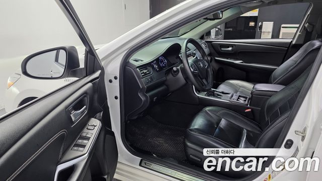 Toyota Camry 2017 — photo 10