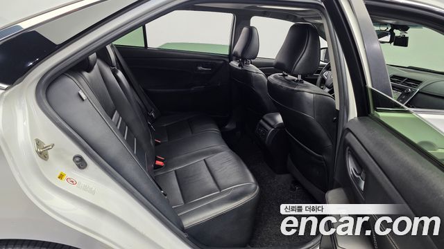 Toyota Camry 2017 — photo 11